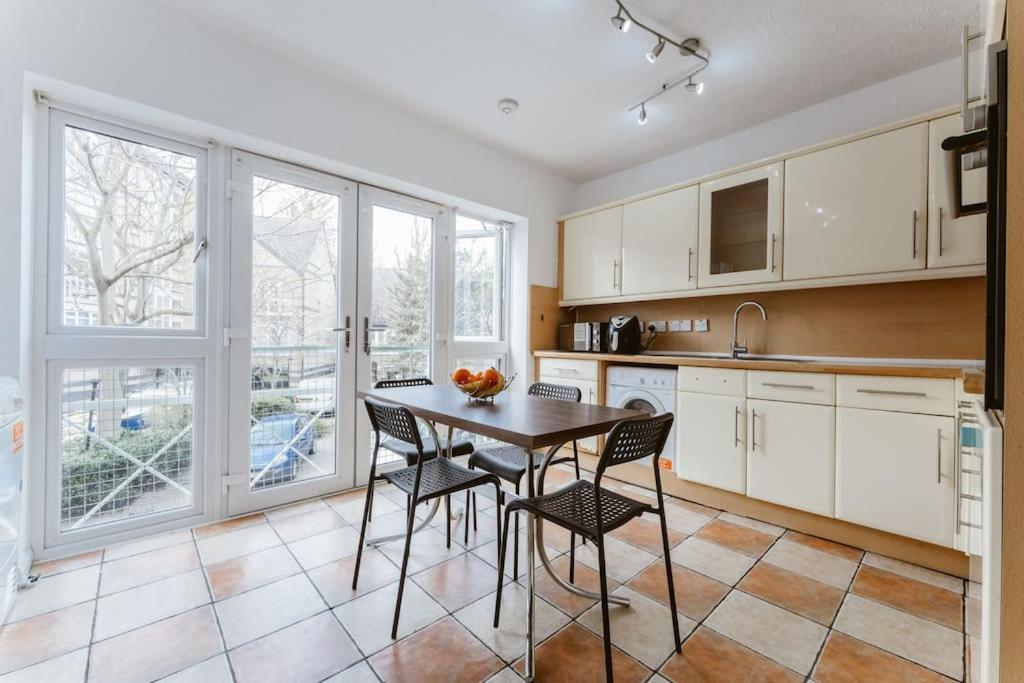 Up To 4 People, Room In A Share House Next To London Bridge ภายนอก รูปภาพ