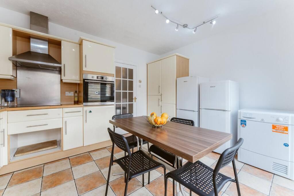Up To 4 People, Room In A Share House Next To London Bridge ภายนอก รูปภาพ